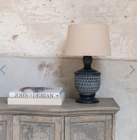 DERBY ANTIQUED RESIN TABLE LAMP WITH SHADE