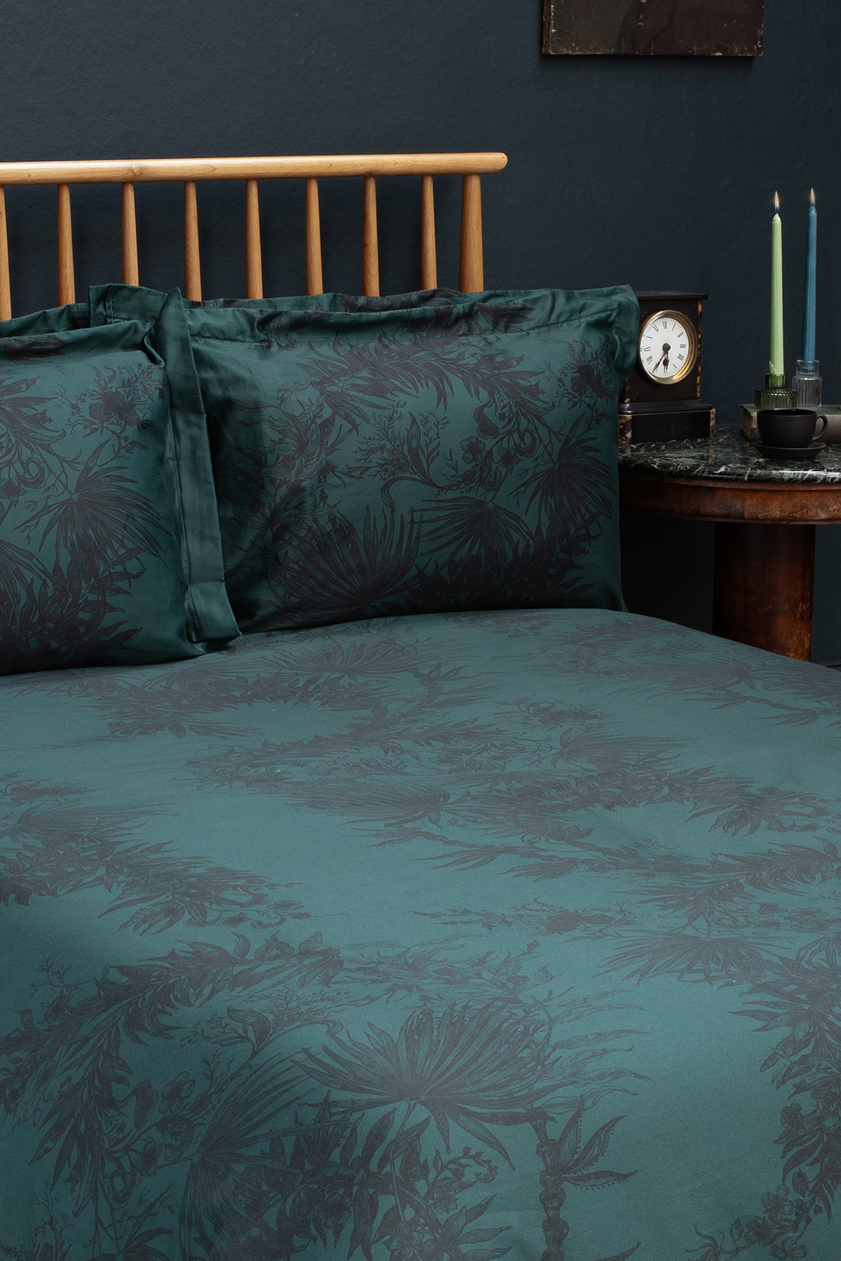 TOPICAL TROPICAL BOTTLE GREEN REVERSIBLE BEDDING SET