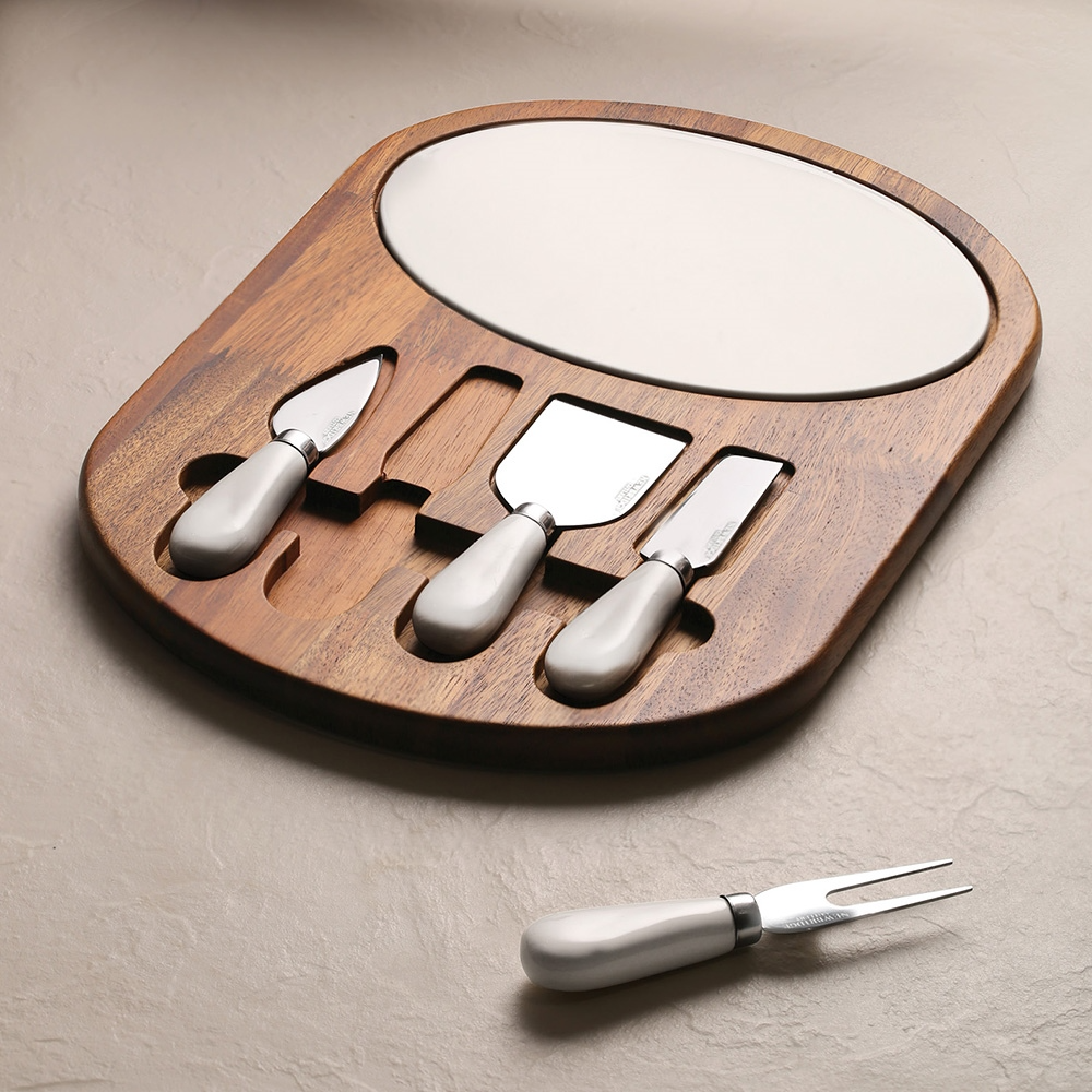 NEWBRIDGE CERAMIC AND WOOD CHEESE BOARD SET