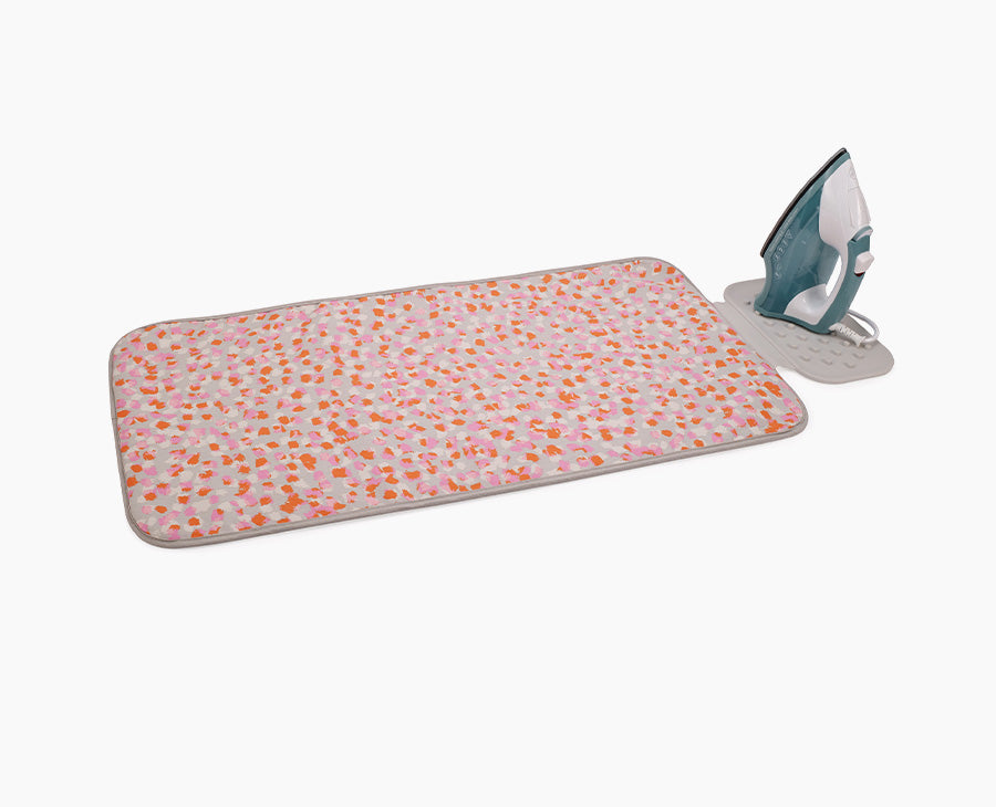 JOSEPH JOSEPH SWIFT TABLE TOP IRONING MAT- PEACH