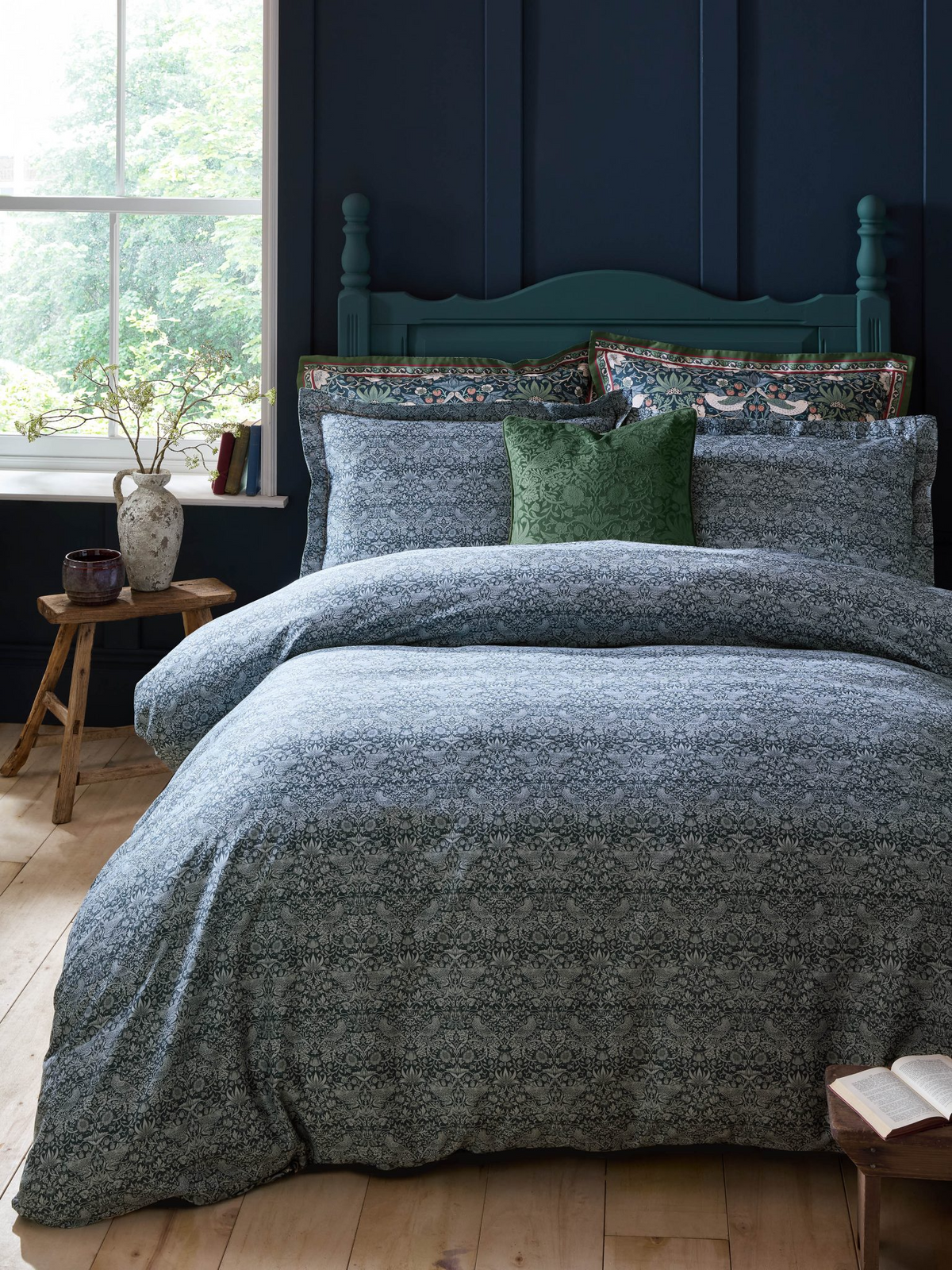 MIDNIGHT STRAWBERRY THIEF BEDDING SET