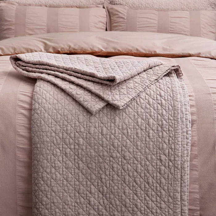 BEDECK OF BELFAST STONEWASHED COTTON THROW-PINK