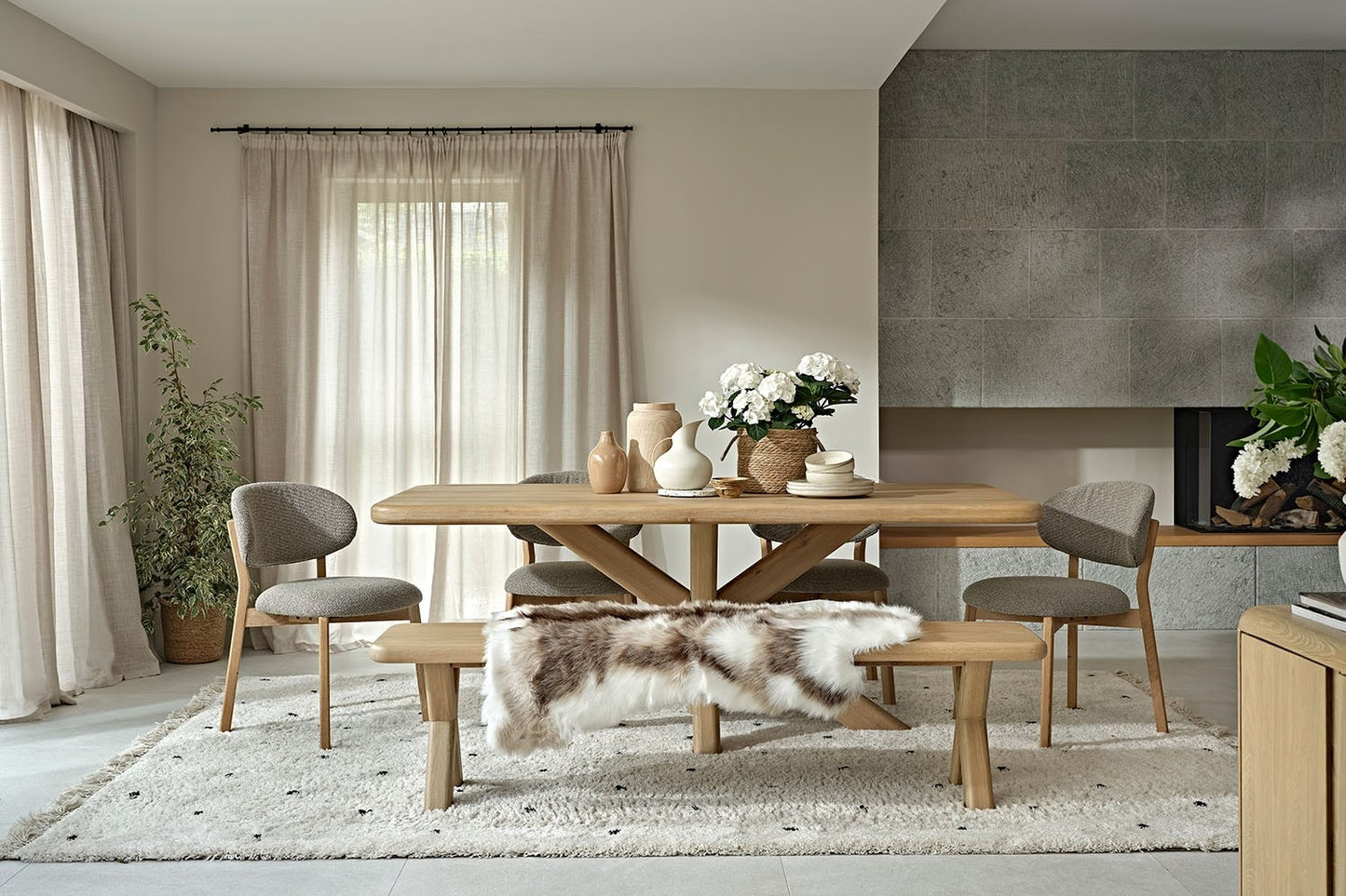 FLYNN DINING TABLE