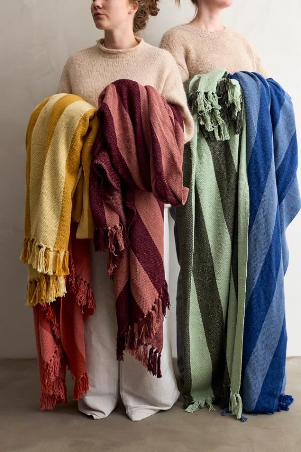 FRELLO RED STRIPED THROW