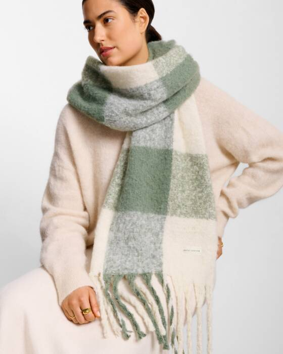 CHECKED TASSEL SCARF