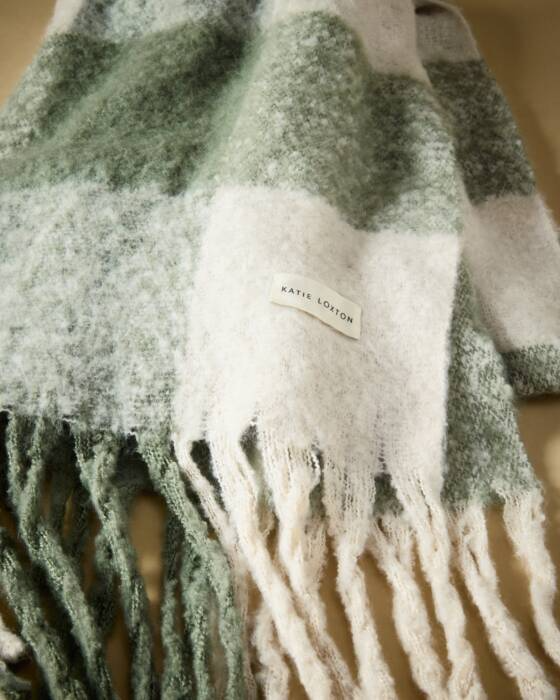 CHECKED TASSEL SCARF