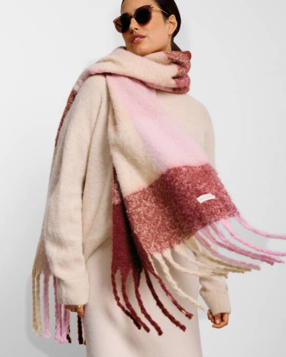 CHECKED TASSEL SCARF