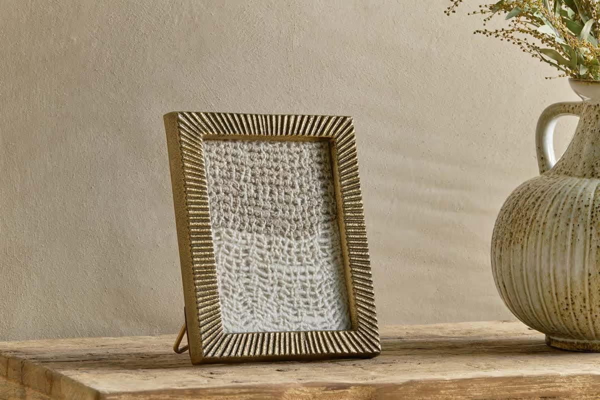 NKUKU RANOLI IRON ETCHED PHOTO FRAME