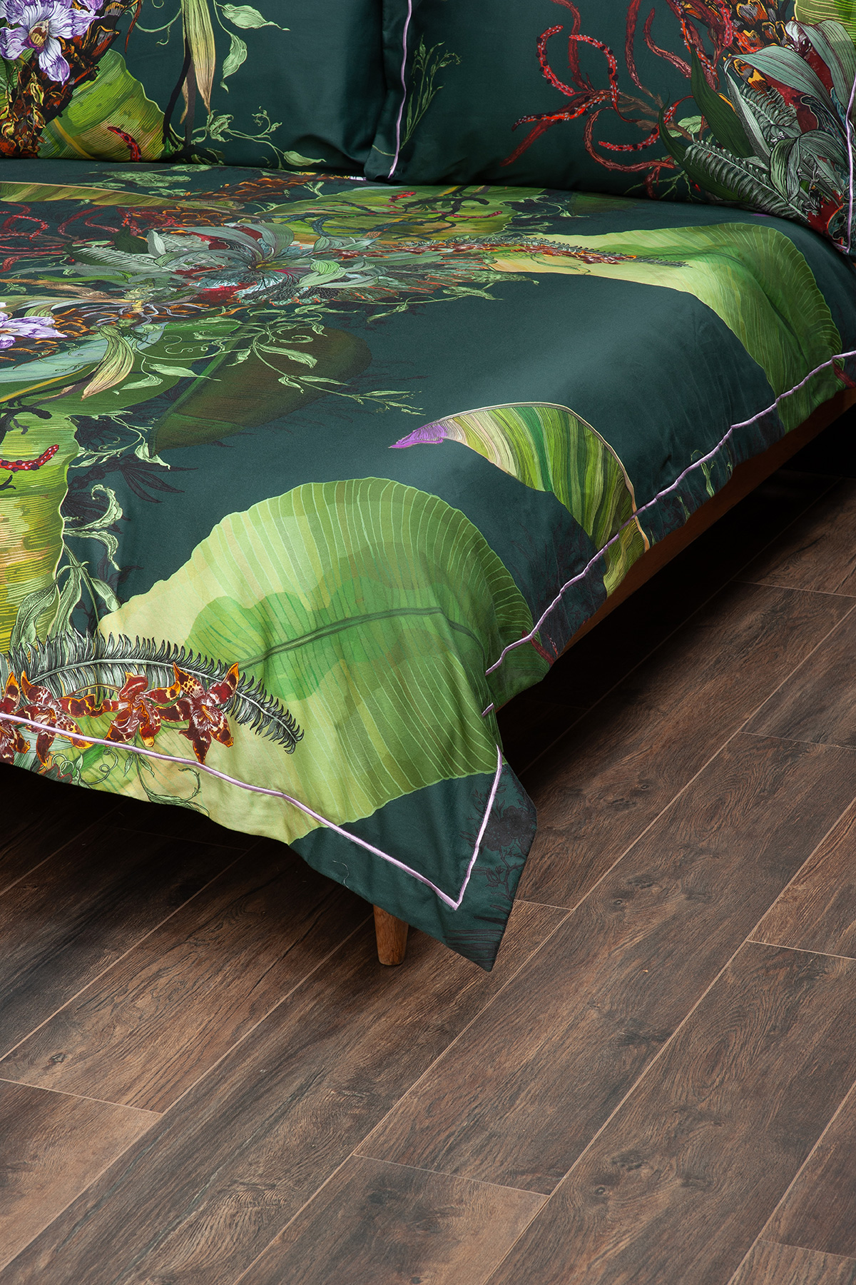 TOPICAL TROPICAL BOTTLE GREEN REVERSIBLE BEDDING SET