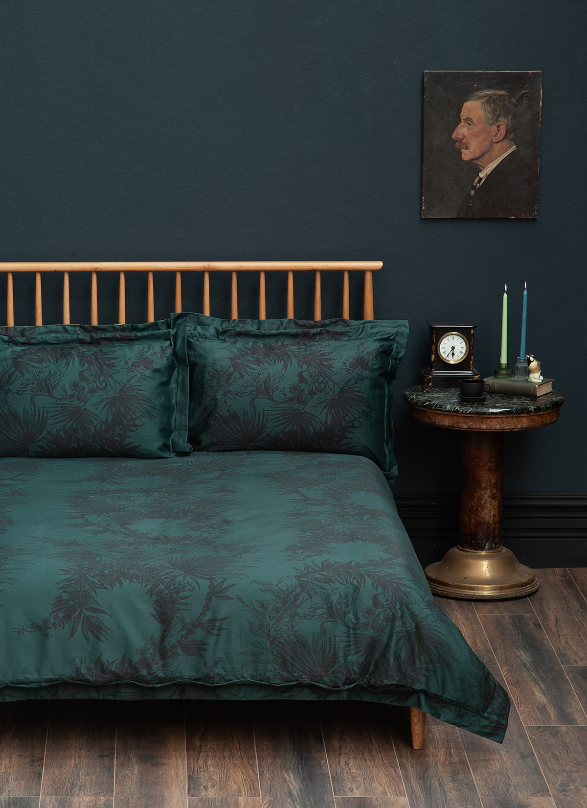 TOPICAL TROPICAL BOTTLE GREEN REVERSIBLE BEDDING SET