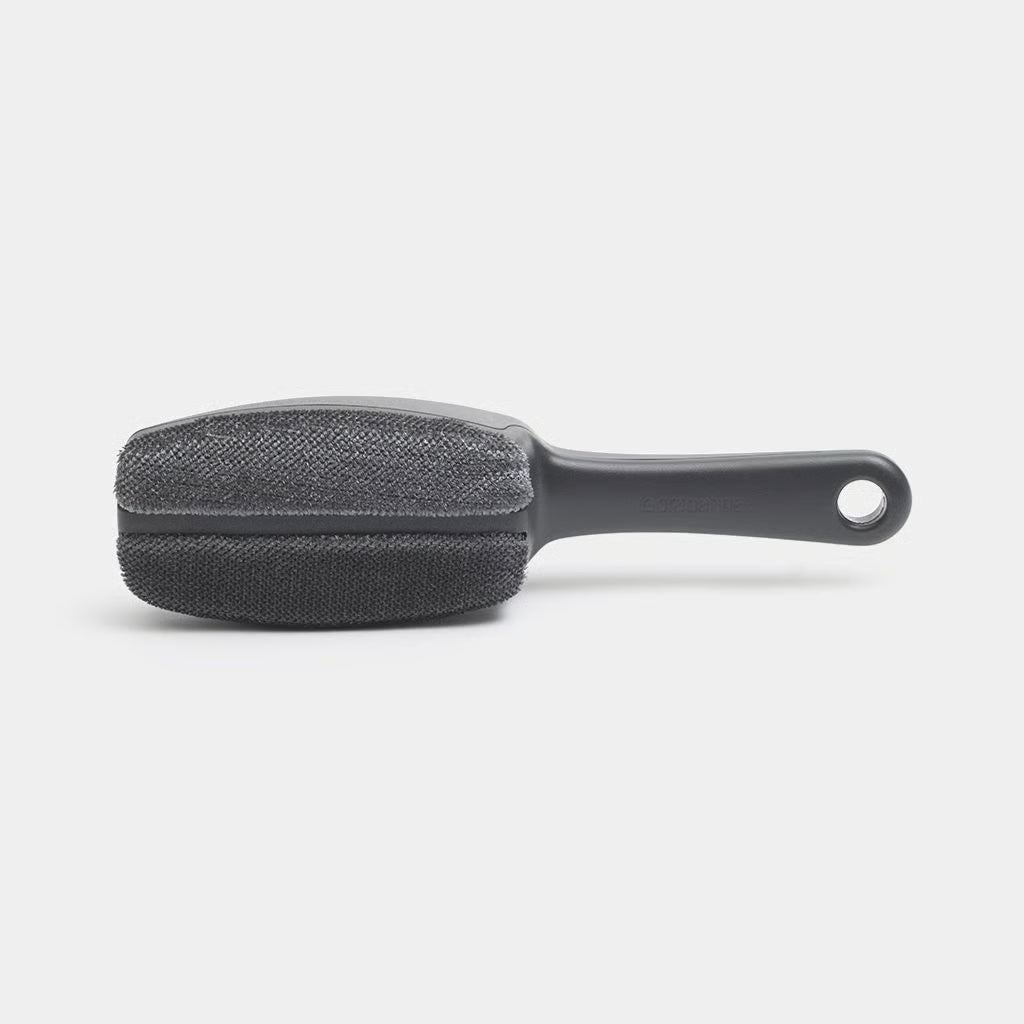 CLOTHES BRUSH