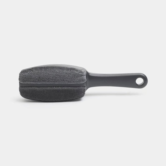 CLOTHES BRUSH