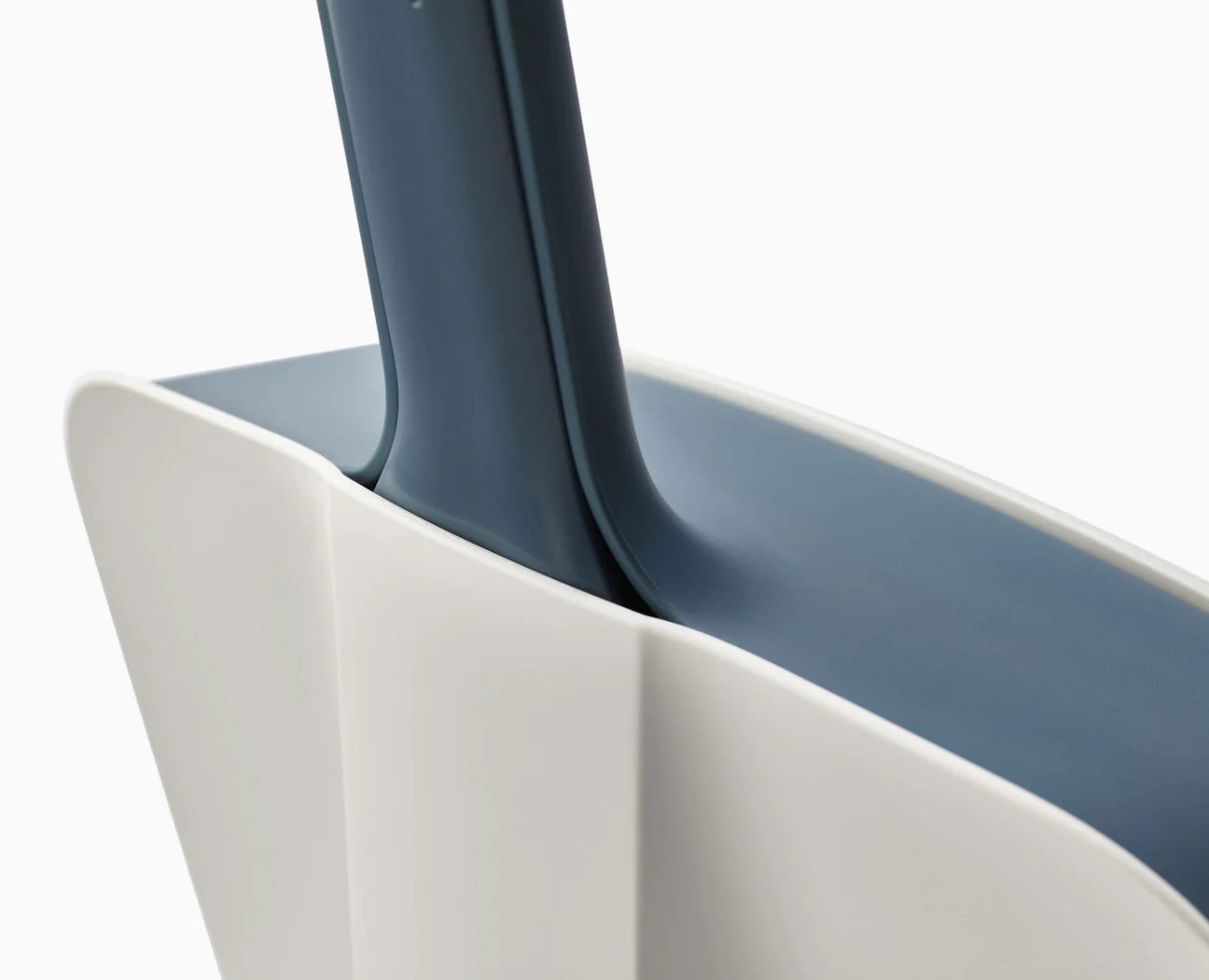CLEARSTORE WALL MOUNTED DUST PAN AND BRUSH