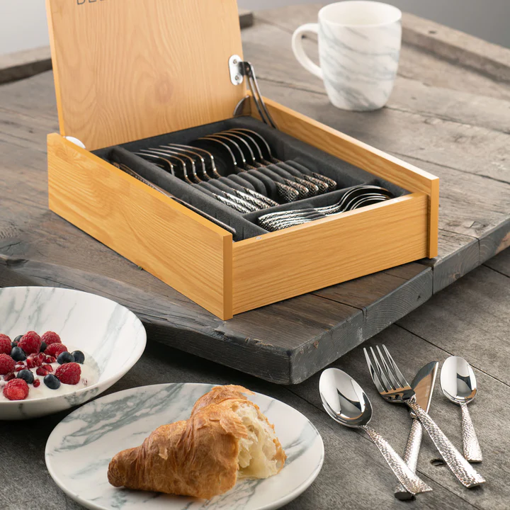 BELLEEK LIVING NORDIC 24 PIECE CANTEEN SET