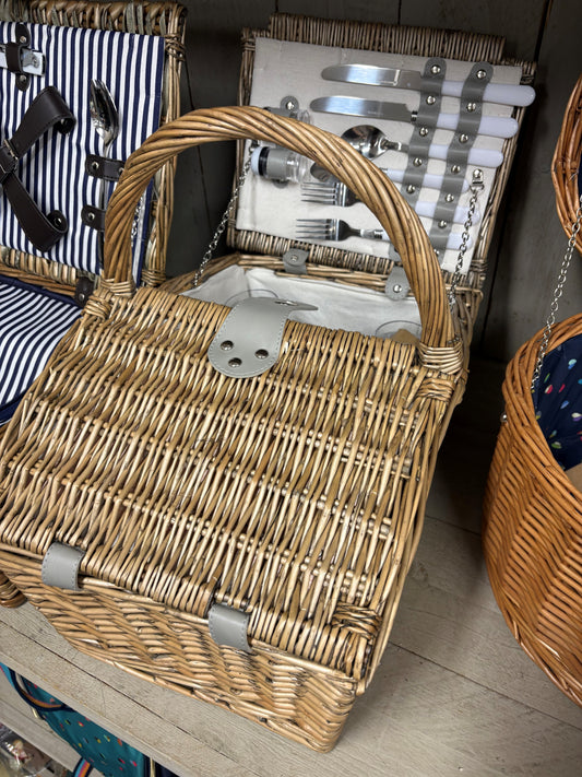45CM PICNIC BASKET