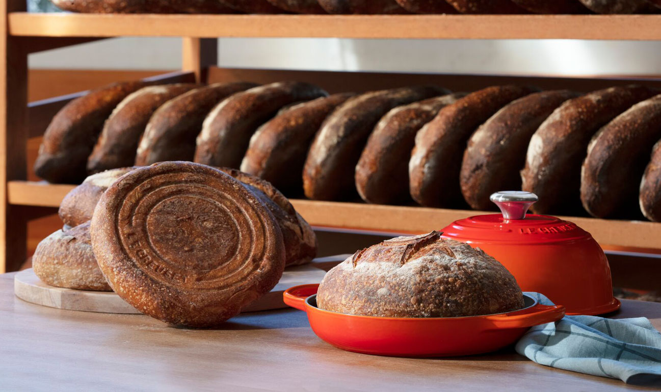 LE CREUSET CAST IRON BREAD OVEN 24CM-VOLCANIC