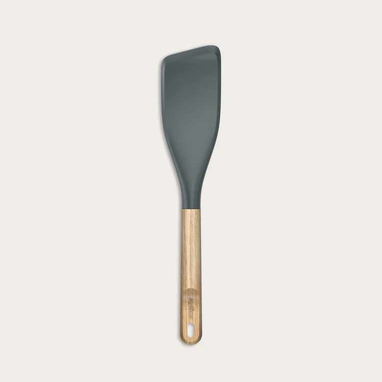 FLEXIBLE TURNER WITH OAK HANDLE