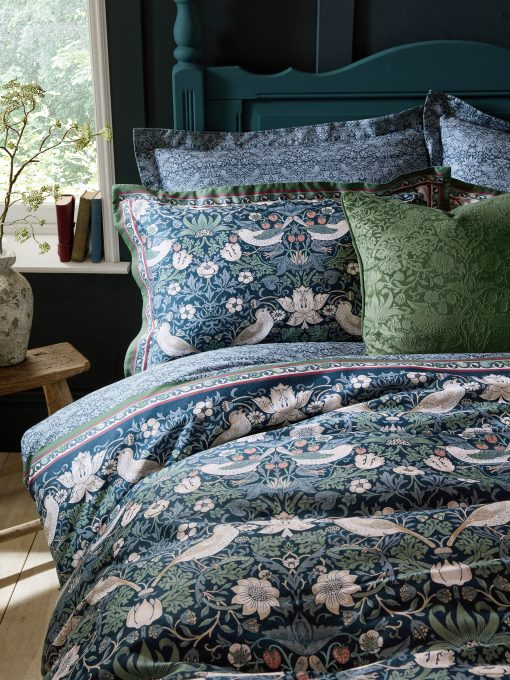 MIDNIGHT STRAWBERRY THIEF BEDDING SET