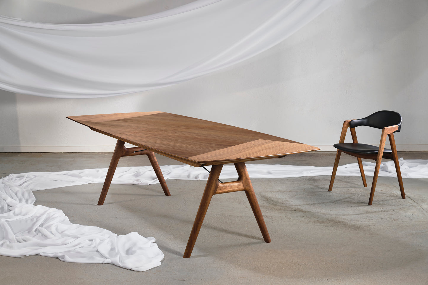 PBJ ALIA DINING TABLE