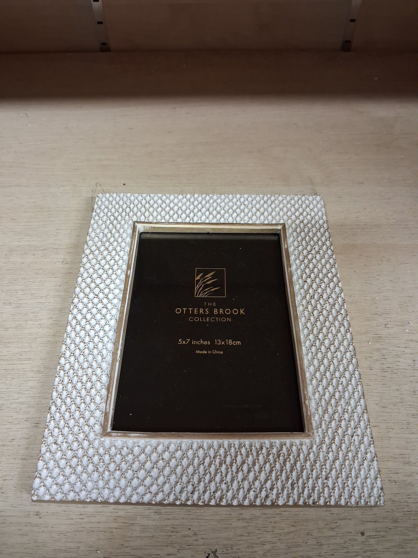 22CM POLYRESIN CRISS CROSS PHOTO FRAME