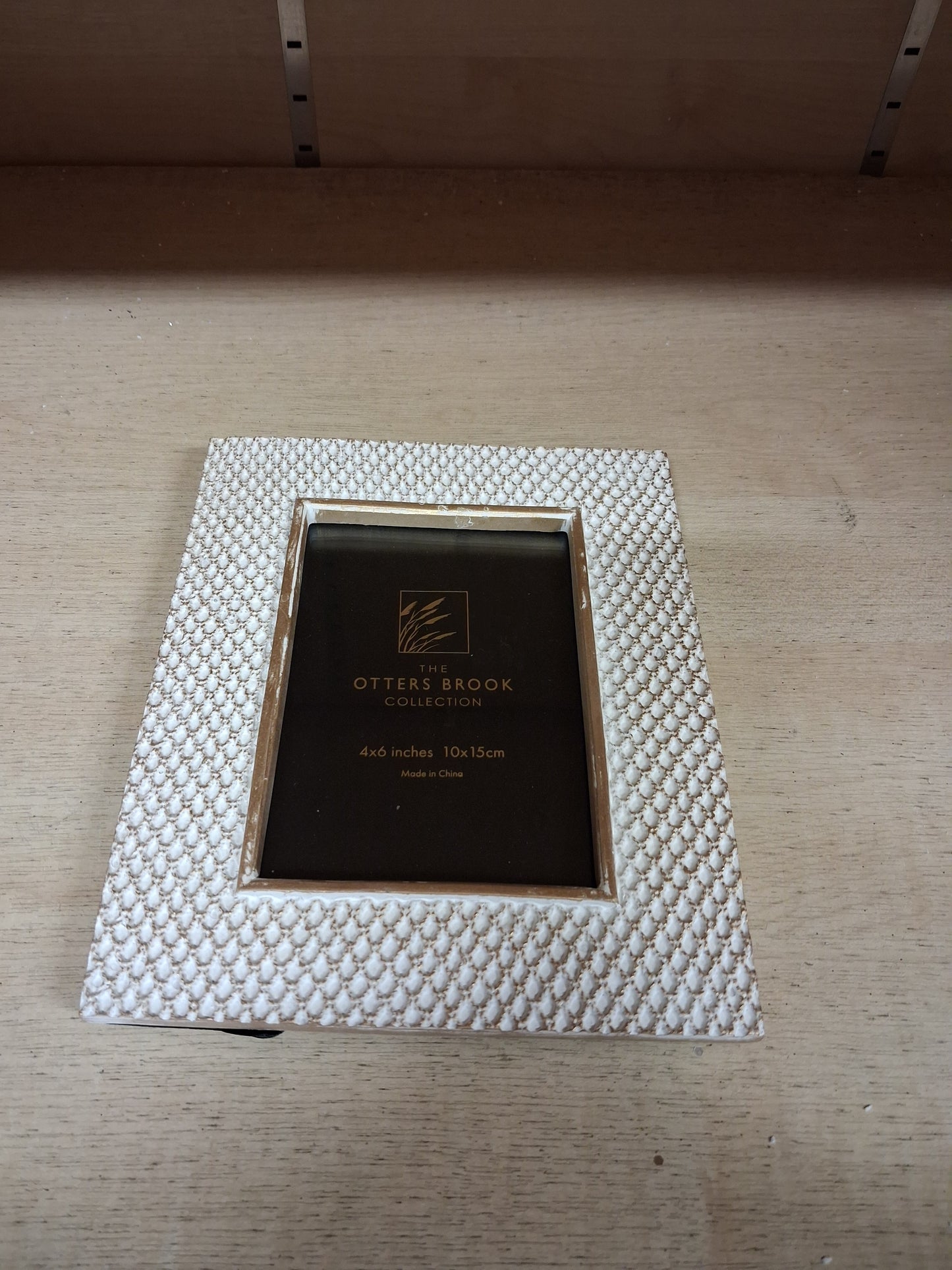 22CM POLYRESIN GOLD CRISS CROSS PHOTO FRAME