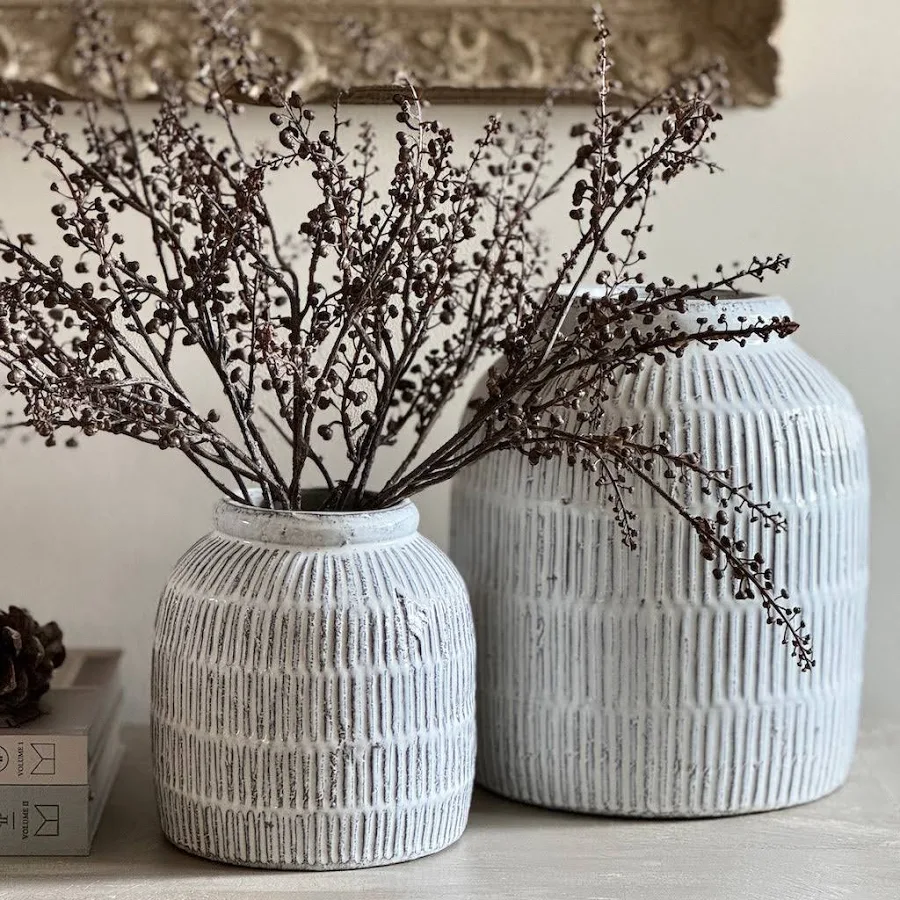 29CM WHITE TERRACOTTA RIDGE VASE