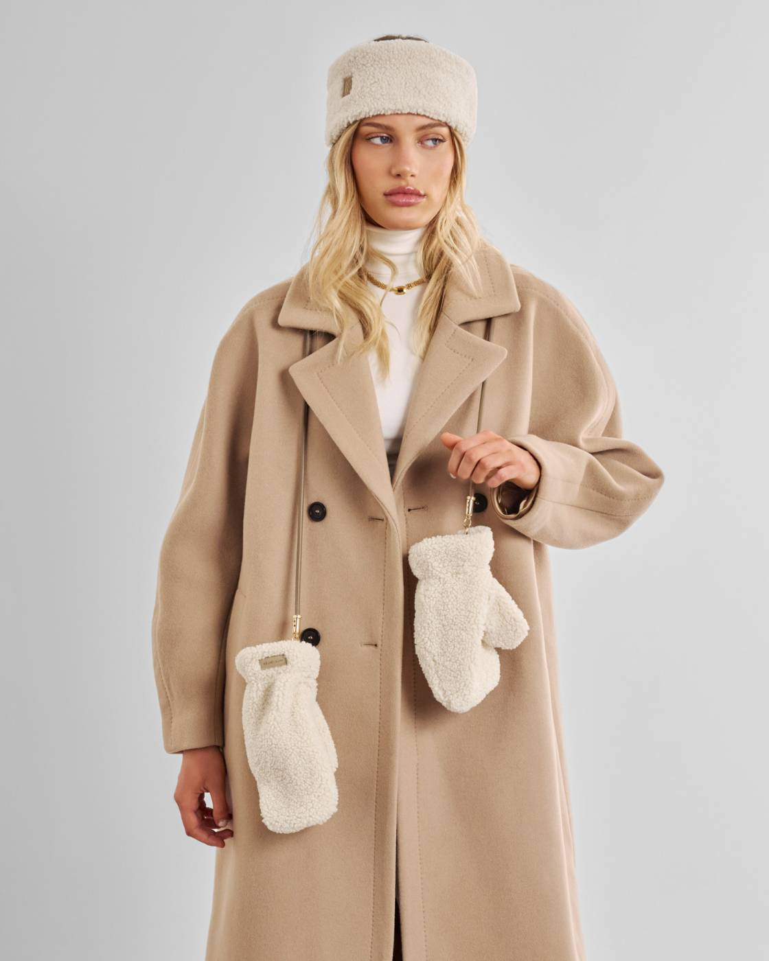 KATIE LOXTON TEDDY MITTENS WIH CORD-CREAM