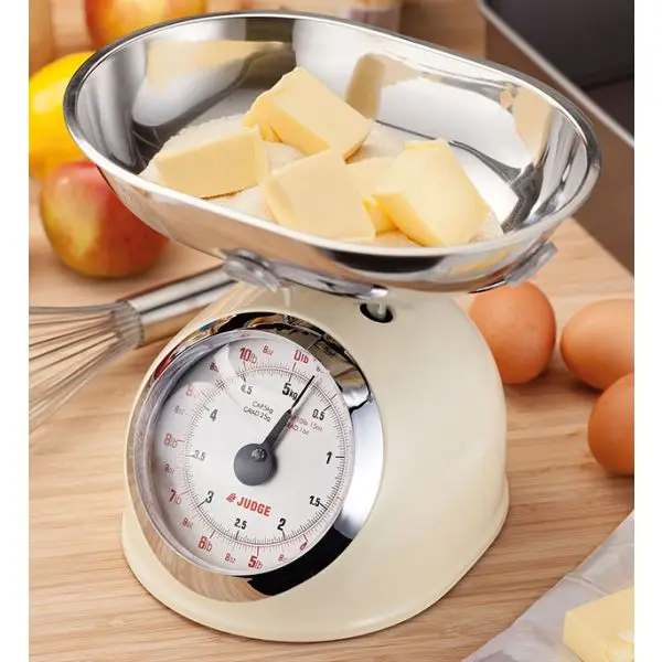 JUDGE CREAM KITCHEN SCALES